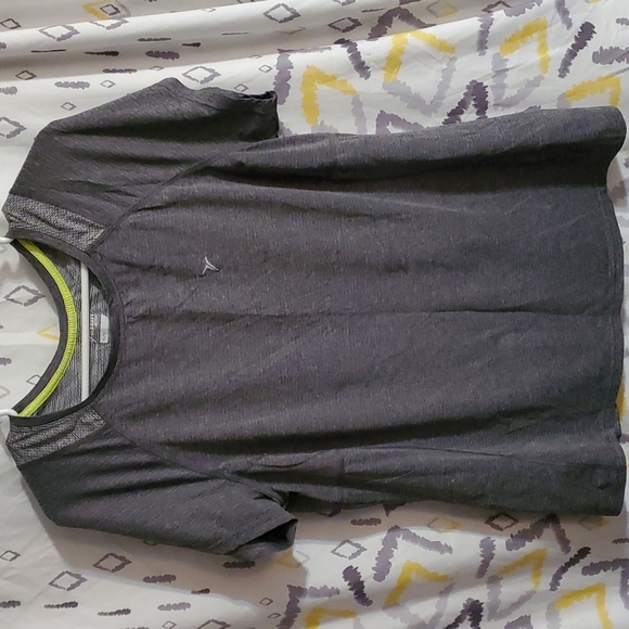 Old Navy Women's Quick Dry Athletic Shirt XL - Picture 1 of 3